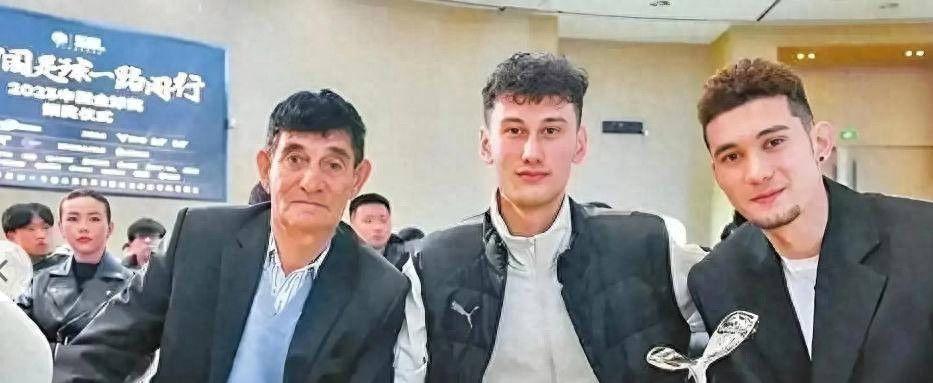 开云体育官网-拜合拉木哥哥：捡瓶子卖苞米，放