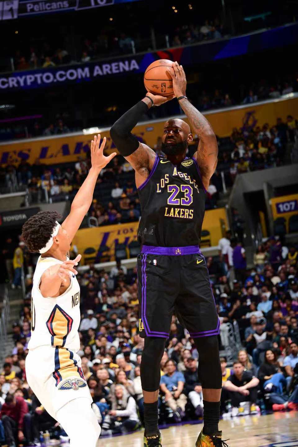 开云-15835球！詹姆斯21+7+7逼近贾巴尔纪录 战锡安10胜1负扮克星